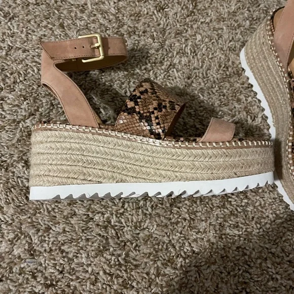 NWOT Crown Vintage Platform Sandal - Picture 5 of 6